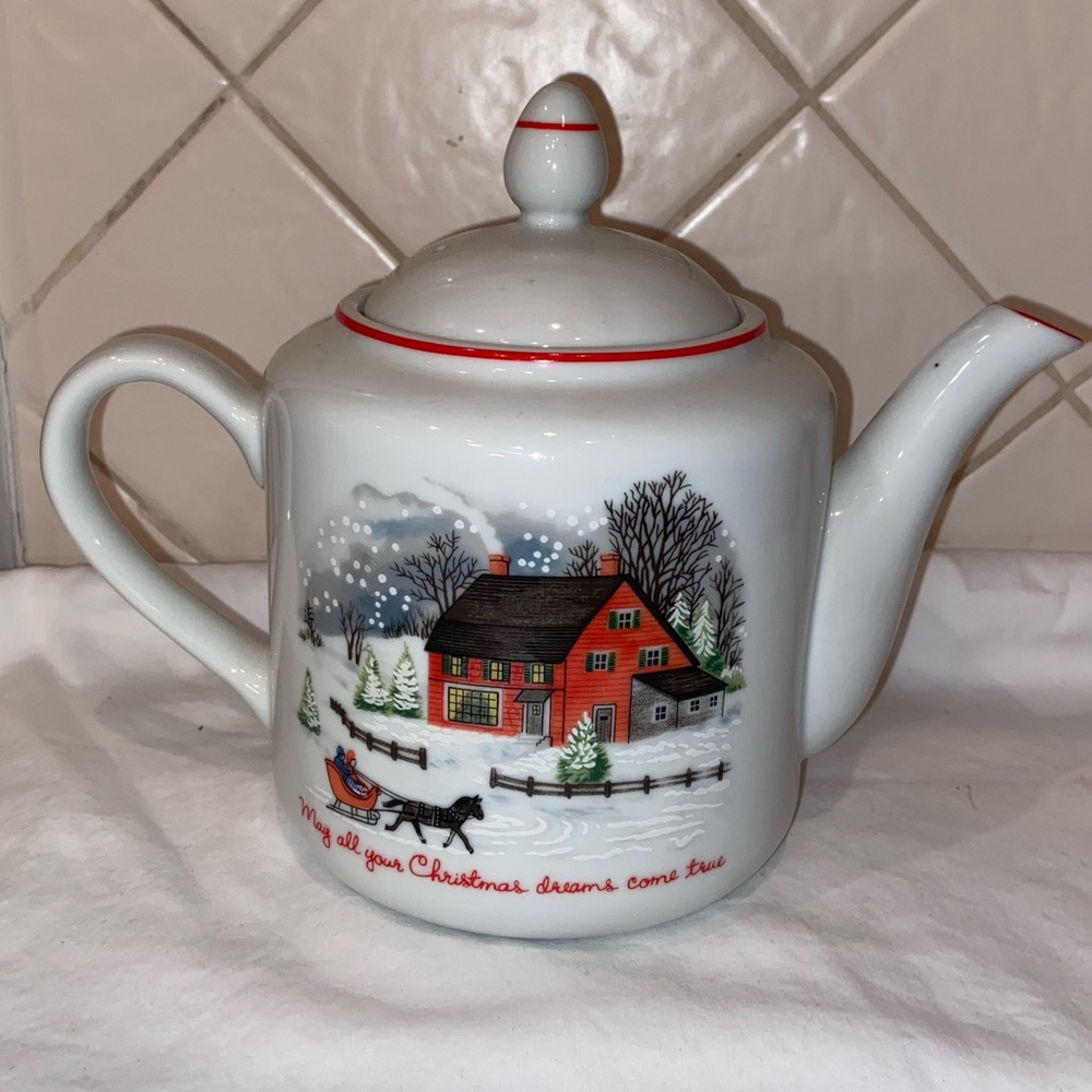Vintage RARE HTF Like new Andrea by sadek Christmas teapot